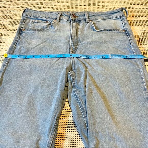 H&M High Waisted Straight Leg Jeans - Picture 5 of 6